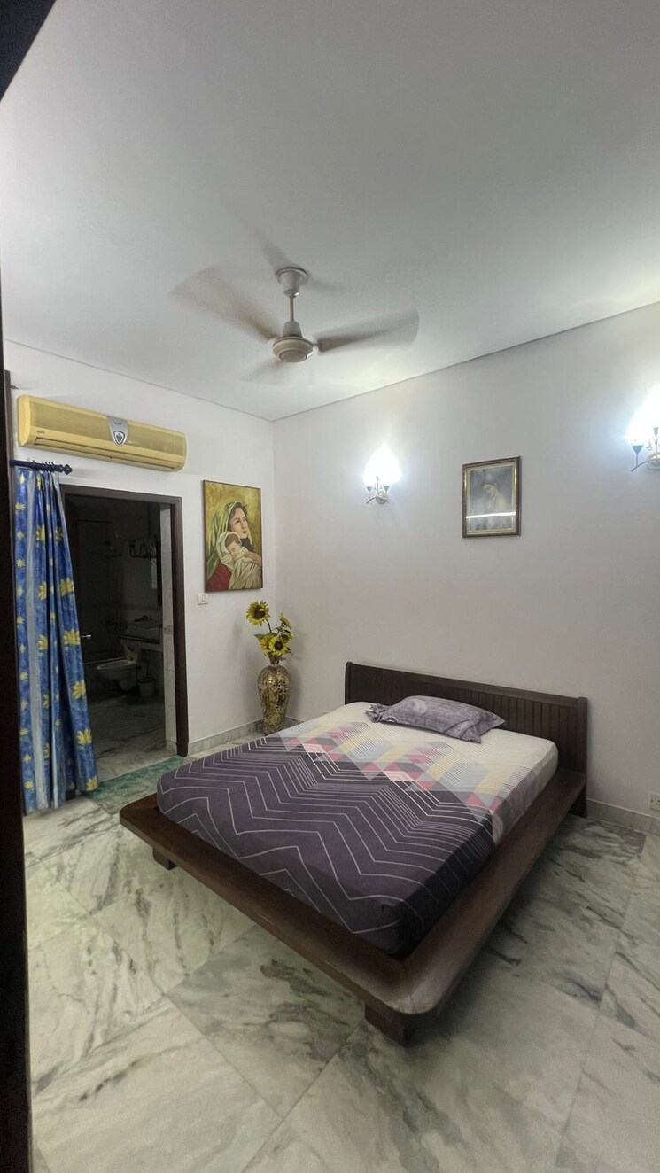 Bedroom, jungpura extension 2 Bedroom 200 Sq.Yd. Builder Floor In Jungpura Extension Delhi 9248612