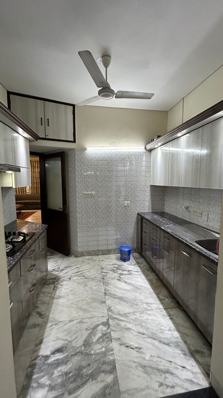 Kitchen, jungpura extension 3 Bedroom 200 Sq.Yd. Builder Floor In Jungpura Extension Delhi 9248613