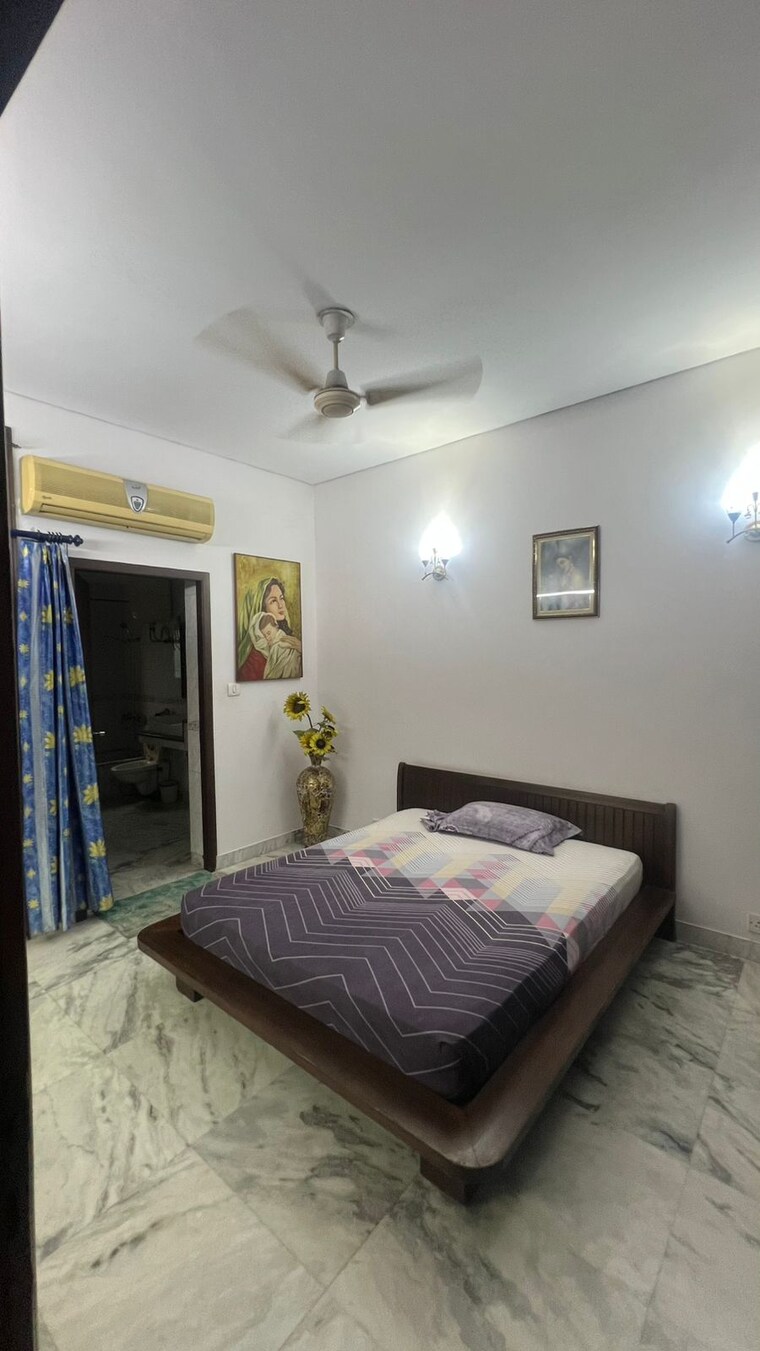 Bedroom, jungpura extension 3 Bedroom 200 Sq.Yd. Builder Floor In Jungpura Extension Delhi 9248613