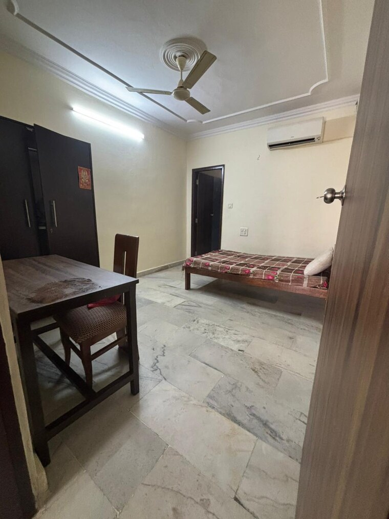 Kitchen, jungpura extension 2 Bedroom 100 Sq.Yd. Builder Floor In Jungpura Extension Delhi 9248614