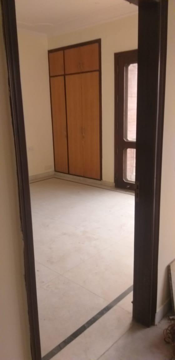 3 BHK + Servant Room,Study Room,Extra Room Builder Floor For Rent in Jasola
