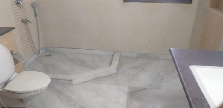 Room, jasola 3 Bedroom 300 Sq.Yd. Builder Floor In Jasola Delhi 9248615