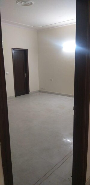 Room in 3 BHK Builder Floor at Jasola – for Rent