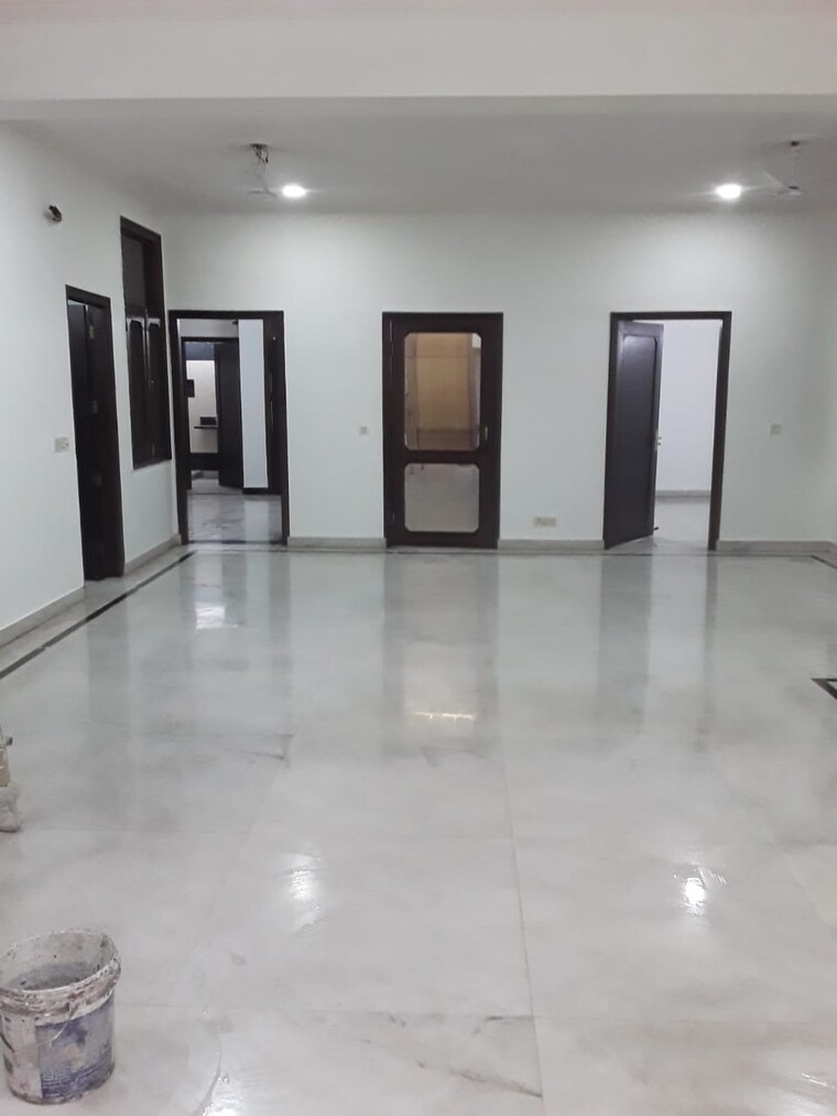 Room, jasola 3 Bedroom 300 Sq.Yd. Builder Floor In Jasola Delhi 9248615