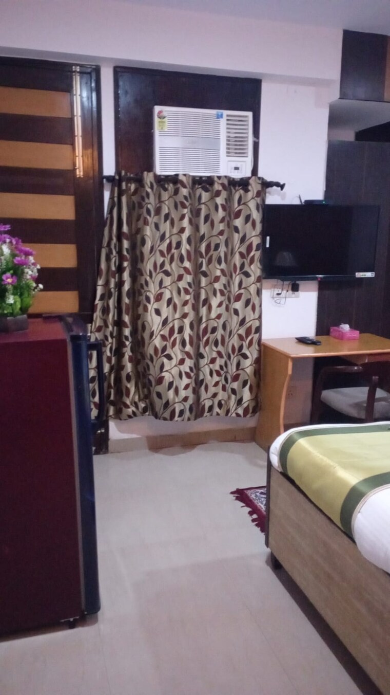 Bedroom, jasola 4 Bedroom 300 Sq.Yd. Builder Floor In Jasola Delhi 9248617