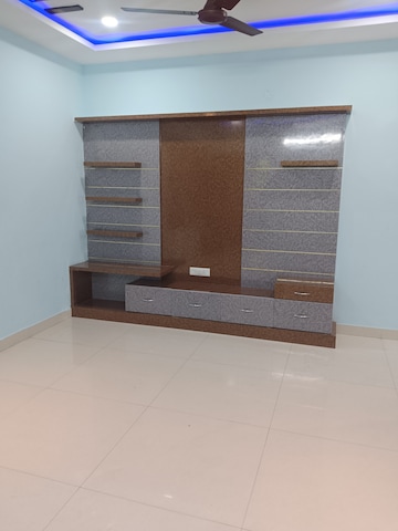 Room in 3 BHK Apartment at Manikonda – for Rent