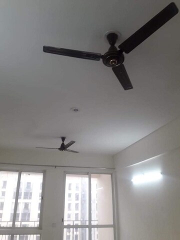 Furnished Amenities in 2.5 BHK Apartment at Mahagun Moderne, Sector 78 – for Sale