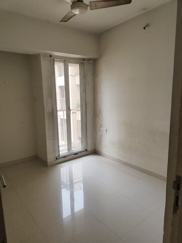 Room in 1 BHK Apartment at Puranik Hometown, Ghodbunder Road – for Rent