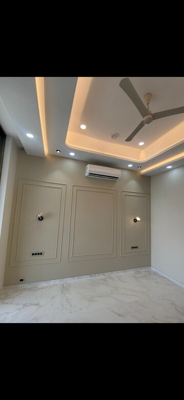 Room in 3 BHK Apartment at Indiabulls Sky Forest, Lower Parel – for Rent