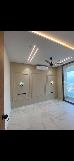 Room in 3 BHK Apartment at Indiabulls Sky Forest, Lower Parel – for Rent