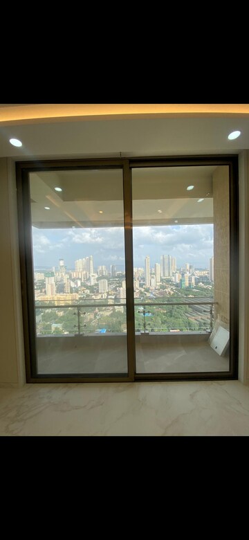 Room in 3 BHK Apartment at Indiabulls Sky Forest, Lower Parel – for Rent