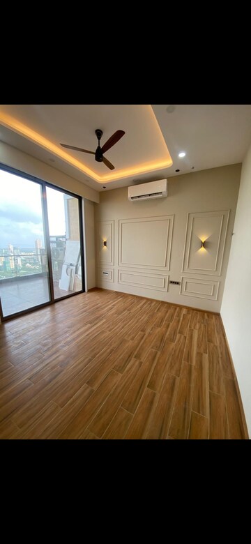 Room in 3 BHK Apartment at Indiabulls Sky Forest, Lower Parel – for Rent