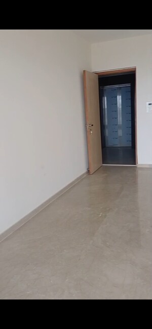 Room in 2.5 BHK Apartment at Richa Park Mist, Dadar West – for Rent