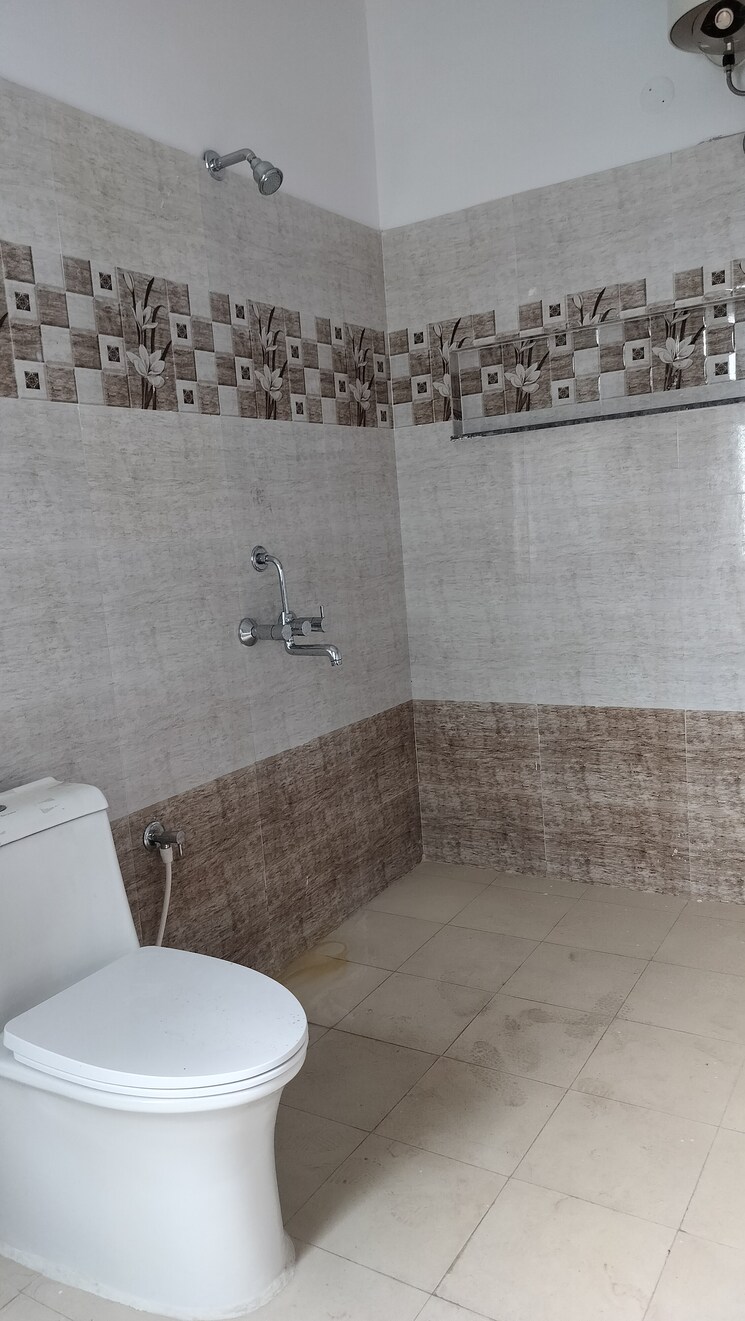 Bathroom, banjara hills 3 Bedroom 2000 Sq.Ft. Apartment In Banjara Hills Hyderabad 9248752