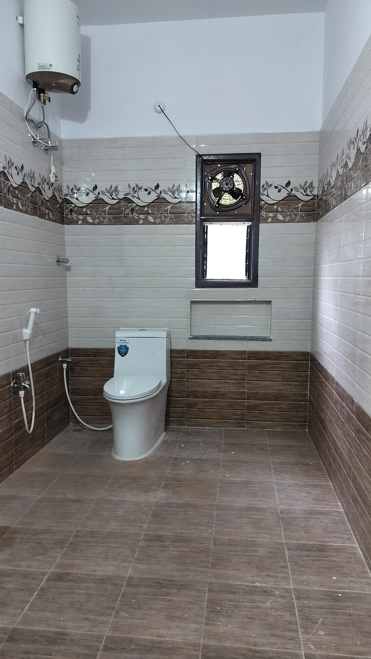Bathroom, banjara hills 3 Bedroom 2000 Sq.Ft. Apartment In Banjara Hills Hyderabad 9248752