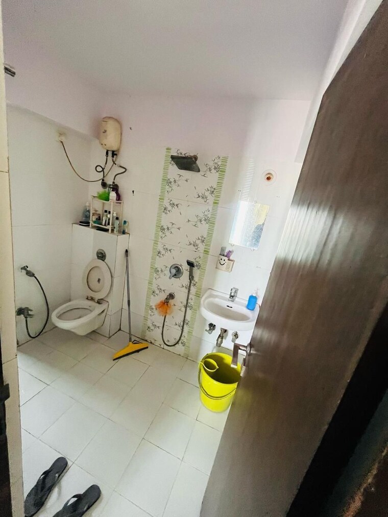 Bathroom, andheri west Pg For Boys In Andheri West 9248763