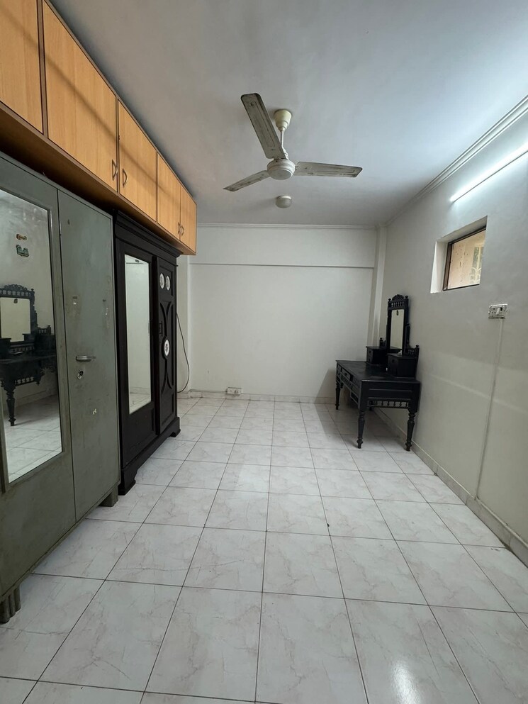  Parking, malad west Pg For Girls In Malad West 9248767