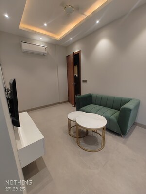 Team Area in 1 BHK Builder Floor at Sector 52 – for Rent