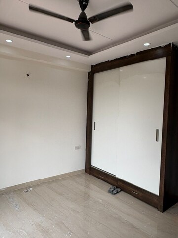Room in 3 BHK Builder Floor at Palam Vihar – for Rent