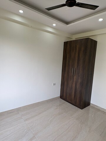 Room in 3 BHK Builder Floor at Palam Vihar – for Rent