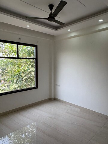 Room in 3 BHK Builder Floor at Palam Vihar – for Rent