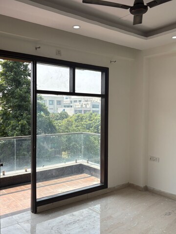 Room in 3 BHK Builder Floor at Palam Vihar – for Rent