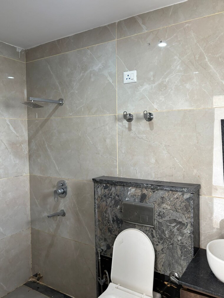 Bathroom, palam vihar 3 Bedroom 1800 Sq.Ft. Builder Floor In Palam Vihar Gurgaon 9248776