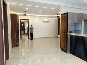 Room in 3 BHK Builder Floor at Sector 15 – for Rent