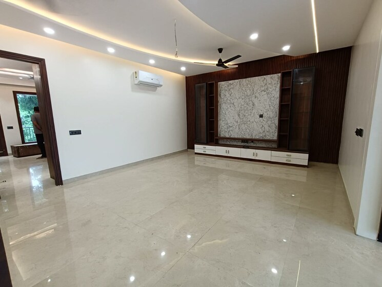 Room, sector 15 3 Bedroom 2100 Sq.Ft. Builder Floor In Sector 15 Panchkula 9248787