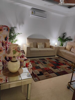 Living Room in 3 BHK Builder Floor at Palam Vihar – for Rent