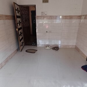 Room in 1 BHK Apartment at Goregaon East – for Rent