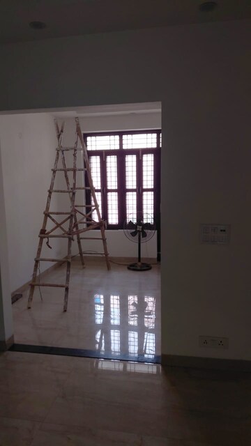 Room in 3 BHK Apartment at Sector 57 – for Rent