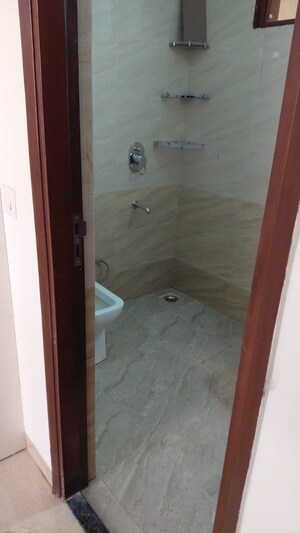 Bathroom in 3 BHK Apartment at Sector 57 – for Rent