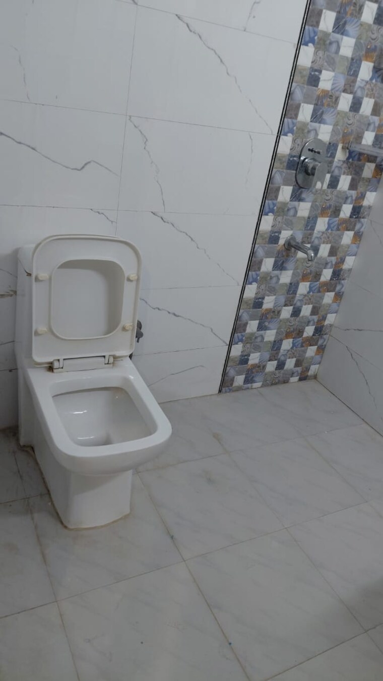 Bathroom, sector 57 3 Bedroom 1600 Sq.Ft. Apartment In Sector 57 Gurgaon 9248847
