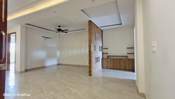 Room in 3 BHK Builder Floor at Sector 75 – for Rent