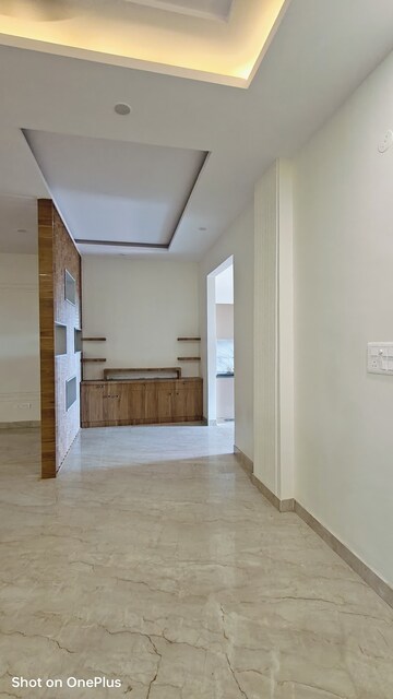 Room in 3 BHK Builder Floor at Sector 75 – for Rent
