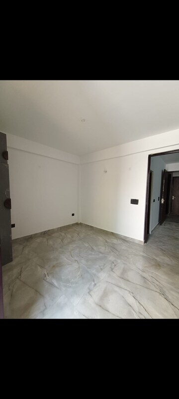 Room in 2 BHK Builder Floor at Saket – for Rent