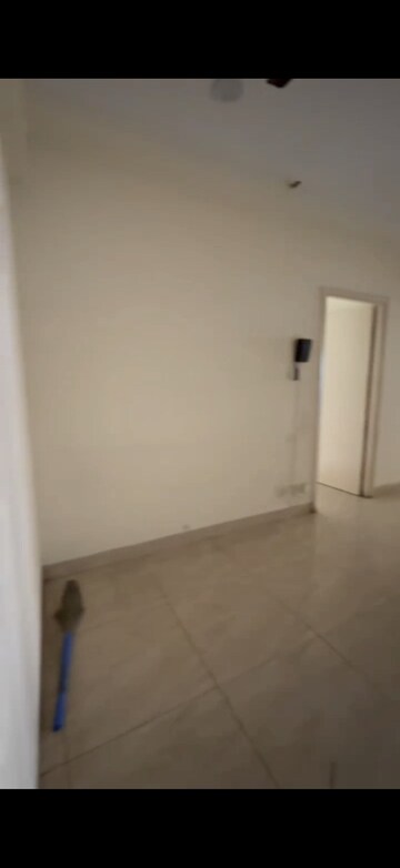 Room in 2 BHK Apartment at Gaur City 2 - 14th Avenue, Sector 16c Greater Noida – for Sale