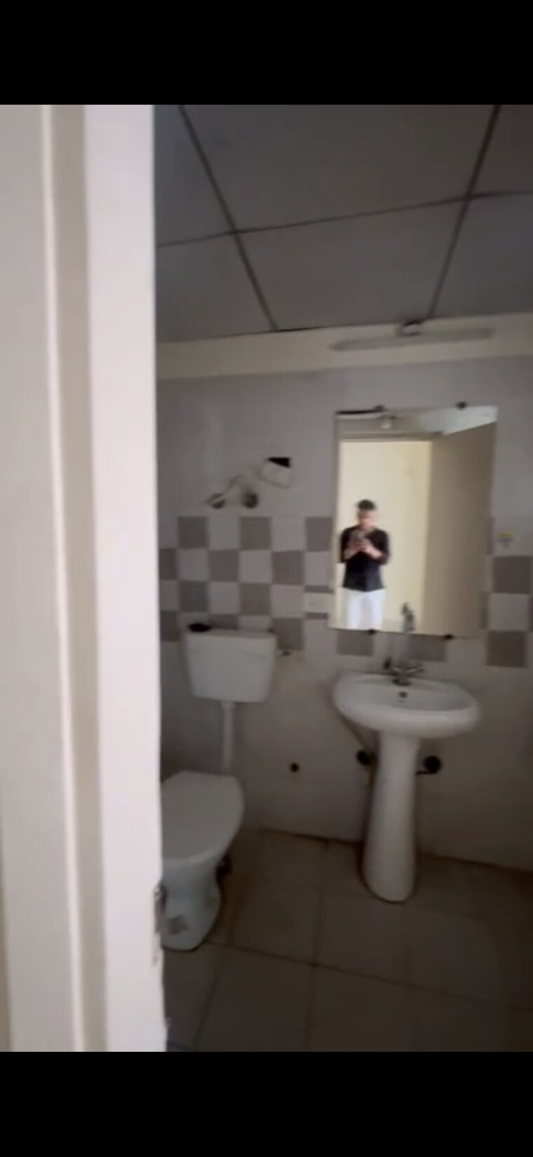 Bathroom, gaur-city-2-14th-avenue 2 Bedroom 955 Sq.Ft. Apartment In Sector 16c Greater Noida Greater Noida 9249003