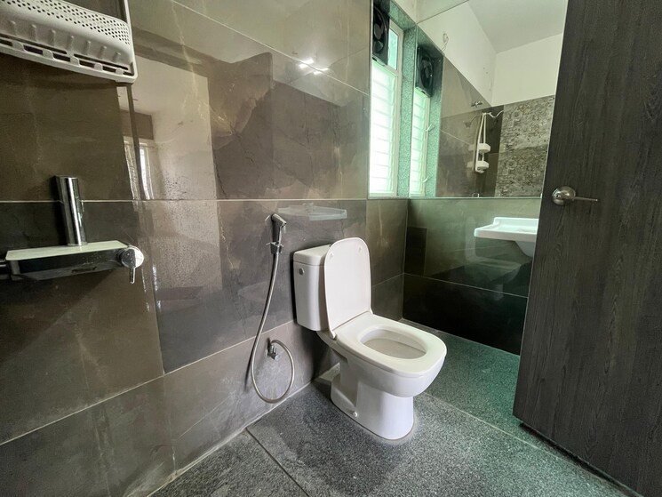 Attached Bathroom, kumar-picasso 2 Bedroom 846 Sq.Ft. Apartment In Hadapsar Pune 9249048