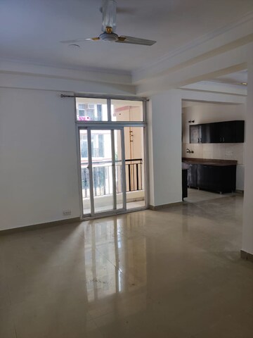 Room in 3 BHK Apartment at Amrapali Silicon City, Sector 76 – for Rent