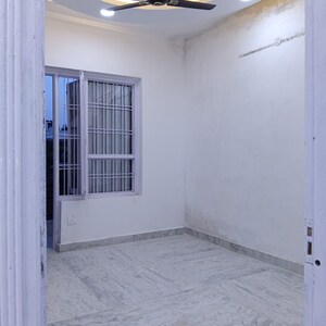 Room in 4 BHK Builder Floor at Green Fields Colony – for Rent