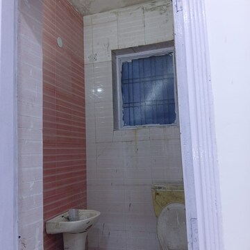 Bathroom in 4 BHK Builder Floor at Green Fields Colony – for Rent