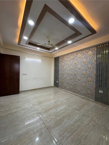 Room in 3 BHK Builder Floor at Green Fields Colony – for Rent
