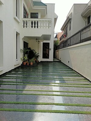 Staircase in 3 BHK Villa at Eros Rosewood City, Sector 49 – for Rent