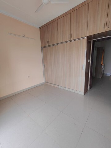 Room in 2 BHK Apartment at Sultanpur Road – for Rent