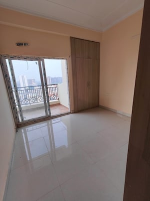 Room in 2 BHK Apartment at Sultanpur Road – for Rent