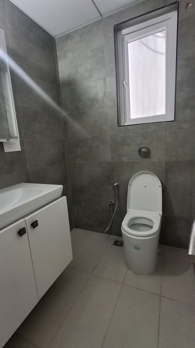 Bathroom, jayabheri-the-summit 3 Bedroom 1860 Sq.Ft. Apartment In Narsingi Hyderabad 9249286