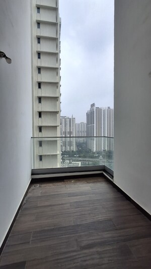 Room in 3 BHK Apartment at Jayabheri The Summit, Narsingi – for Rent