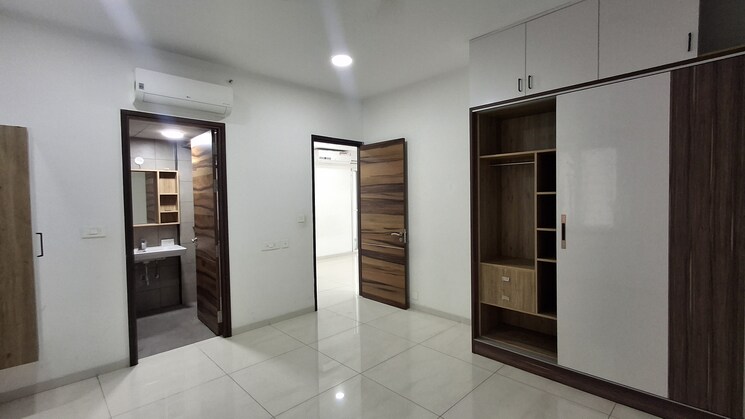 Room, jayabheri-the-summit 3 Bedroom 2125 Sq.Ft. Apartment In Narsingi Hyderabad 9249307